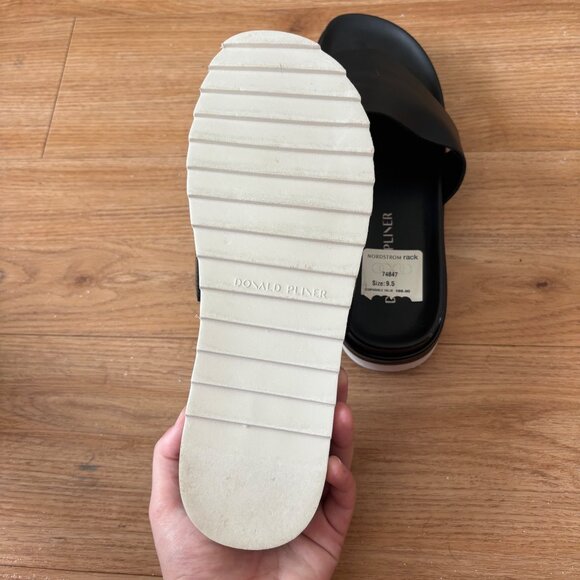 Donald J Pliner Fifi Lylaa Leather Thong Strap Sandals Black NWOB Size 9.5 - Picture 7 of 8